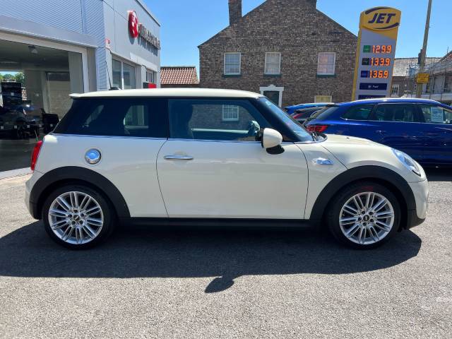 2014 Mini Hatchback 2.0 Cooper S (200PS) 6-Speed Manual 3dr**£3,600 Worth of Extras**