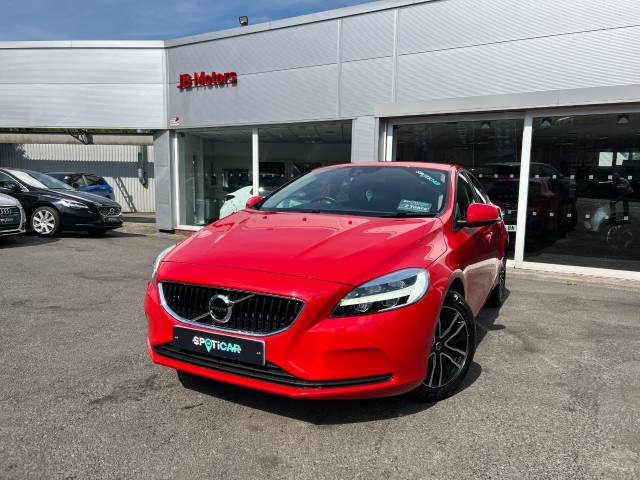 Volvo V40 2.0 T2 [122] Momentum 6-Speed Manual 5dr**FULL VOLVO HISTORY** Hatchback Petrol PASSION RED