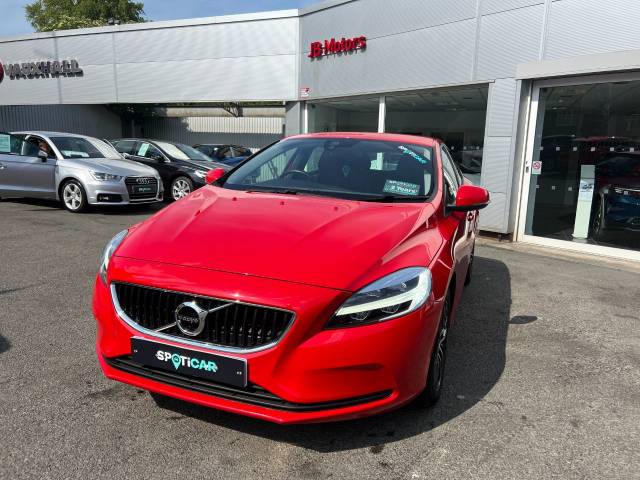 2018 Volvo V40 2.0 T2 [122] Momentum 6-Speed Manual 5dr**FULL VOLVO HISTORY**
