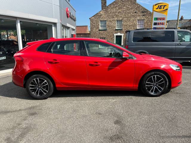 2018 Volvo V40 2.0 T2 [122] Momentum 6-Speed Manual 5dr**FULL VOLVO HISTORY**