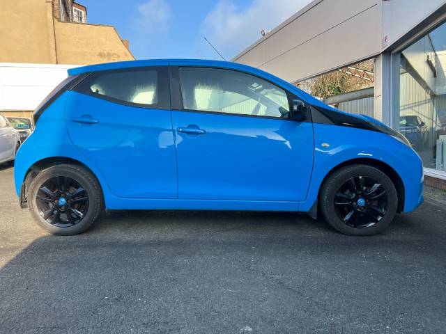 2015 Toyota Aygo 1.0 VVT-i X-Cite 2 TSS 5-Speed Manual 5dr***£20 ROAD TAX+IDEAL FIRST CAR**