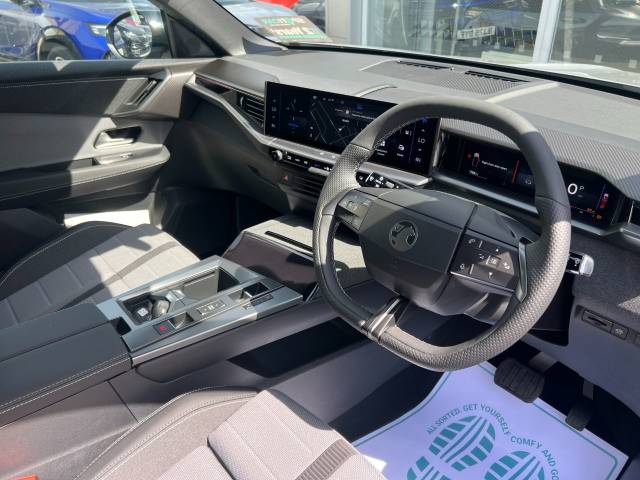 2025 Vauxhall Grandland 1.2 Hybrid 145 GS [Intelli-LED] 5dr e-DCT6**EX-DEMO+HYBRID+SAT NAV+HEATED SEATS**