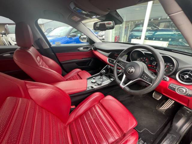 2017 Alfa Romeo Giulia 2.2 JTDM-2 180 Speciale 4dr 8-Speed Automatic***LOW MILEAGE+UPGRADED RED LEATHER INTERIOR**